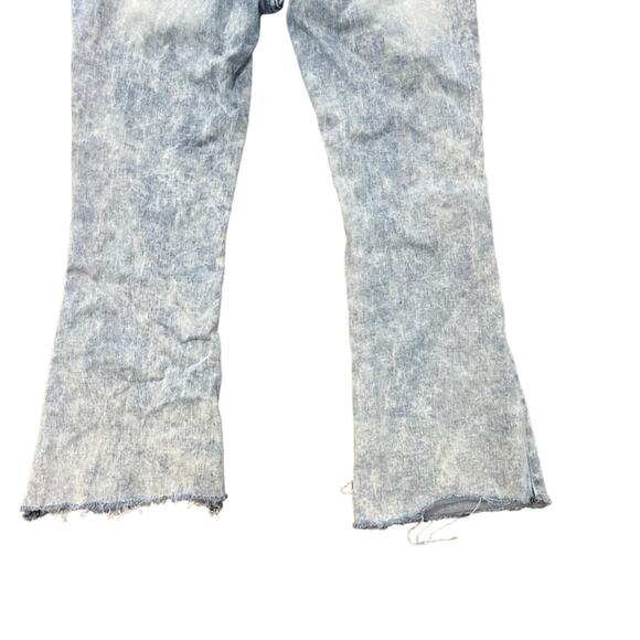 Altar'd State Jeans Womens Size 11 Distressed Frayed Hem Cut Off blue Light Wash - Picture 5 of 11
